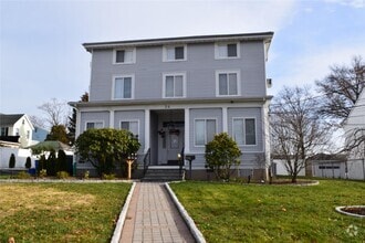 Building Photo - 24 Monroe Pl