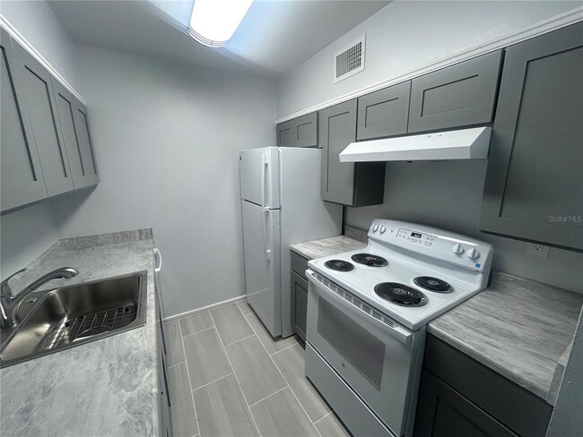 Building Photo - 6519 W Newberry Rd