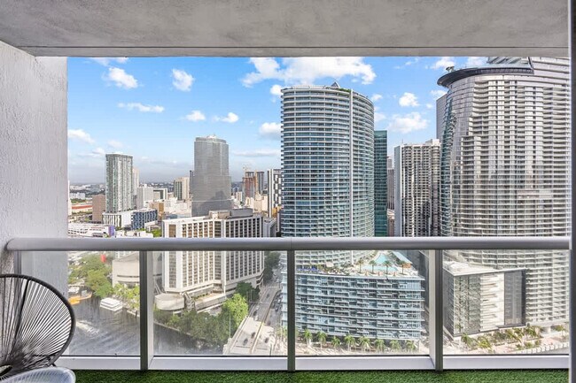 Building Photo - 495 Brickell Ave