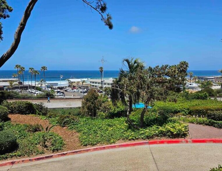 Building Photo - 1562 Camino Del Mar