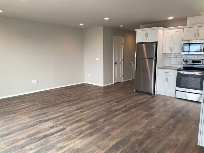 Building Photo - 51 Phoebe Ln
