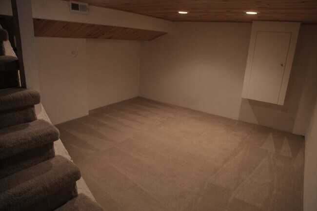 Building Photo - 1536 Elmwood Ave