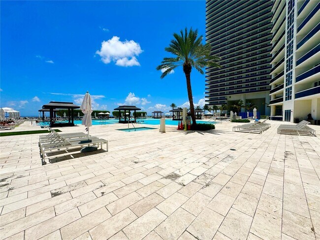 Building Photo - 1800 S Ocean Dr