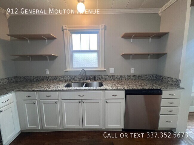 Building Photo - 912 General Mouton Ave
