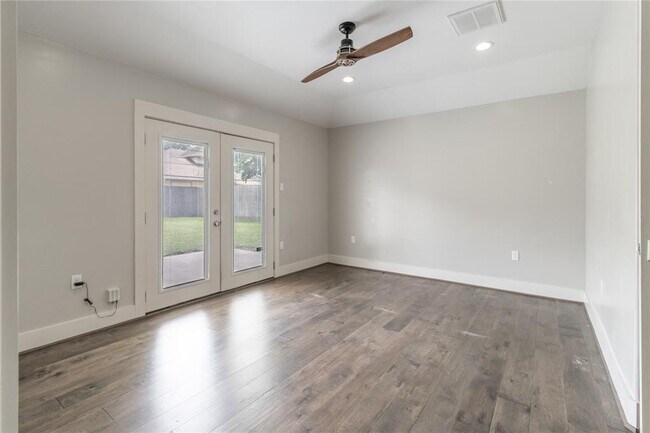 Building Photo - 1614 Hillendahl Blvd