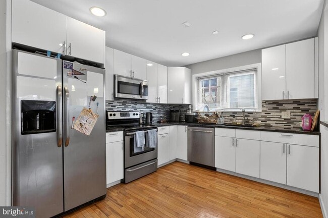 Building Photo - 1241 S 28th St