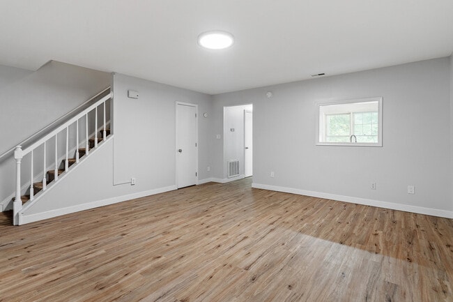 Building Photo - 839 Dalewood Dr