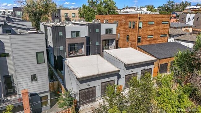 Building Photo - First Month on Us!  Gorgeous Contemporary ...