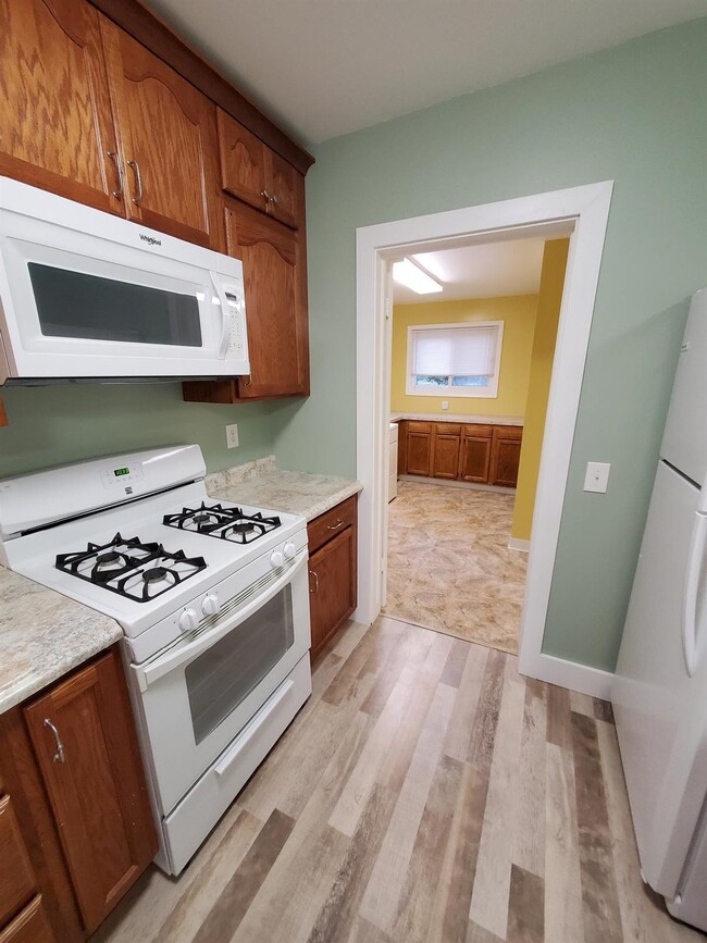 Building Photo - Spacious 2 Bedroom House Updated with Remodeled Kitchen with Lots of Cabinet Space, Huge Master B...
