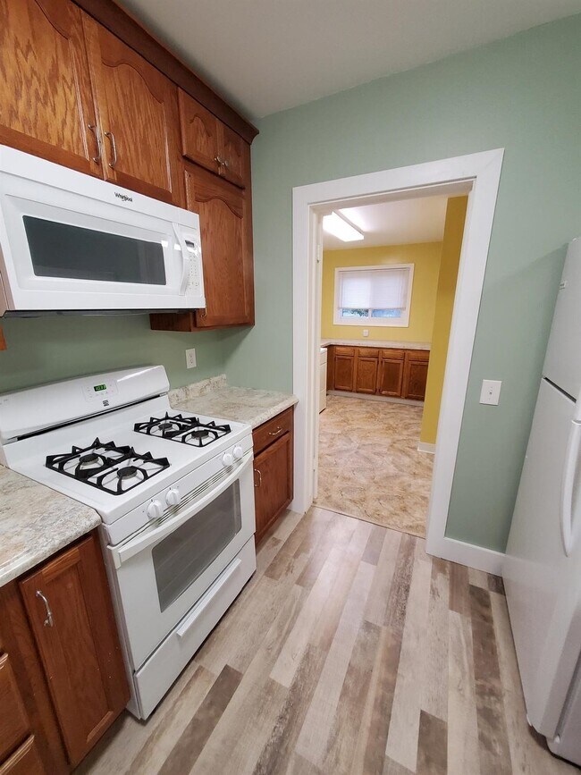 Building Photo - Spacious Updated 2-Bedroom Home with Remodeled Kitchen, Abundant Cabinet Space, Huge Primary Bedr...
