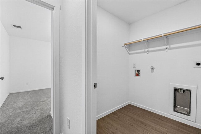 Building Photo - 1314 Lady Yoli St