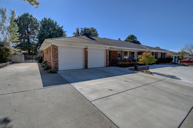 Building Photo - Beautiful Estate in the Heart of the NE Heights