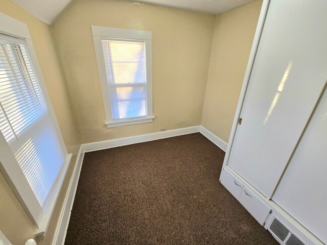 Building Photo - 4028 14th Ave