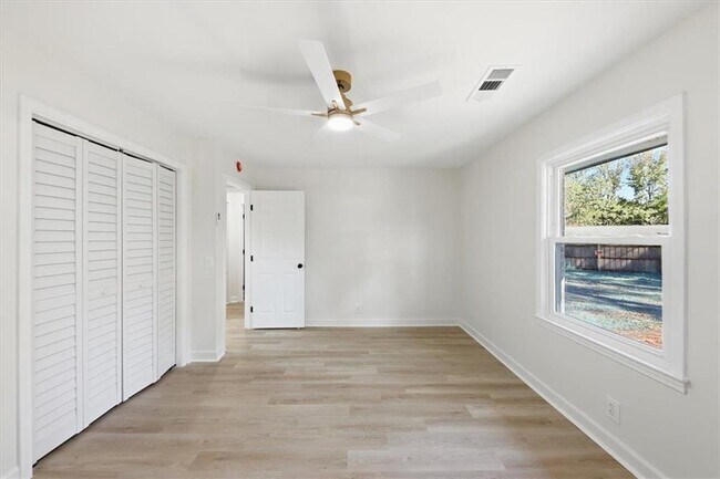 Building Photo - 3488 Richmond Dr SE