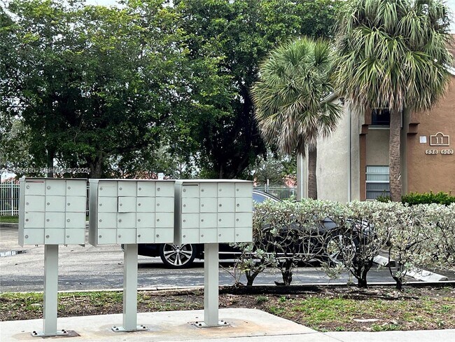 Building Photo - 665 SW 113th Way