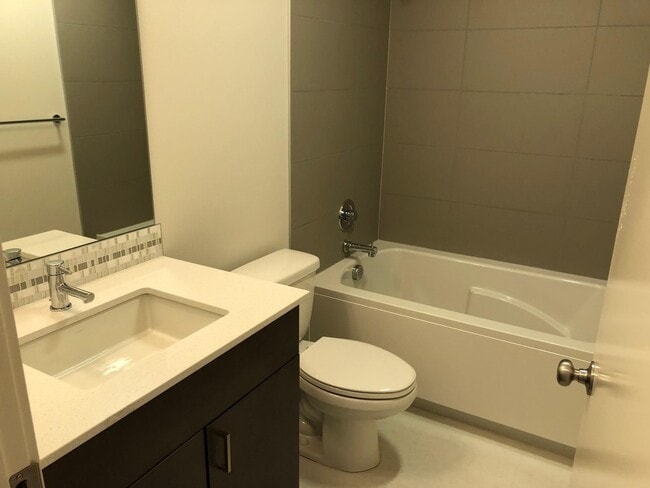 Building Photo - Great Townhome for Rent