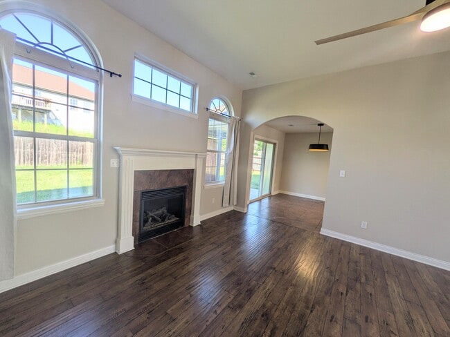 Building Photo - 2601 Quartz Ln