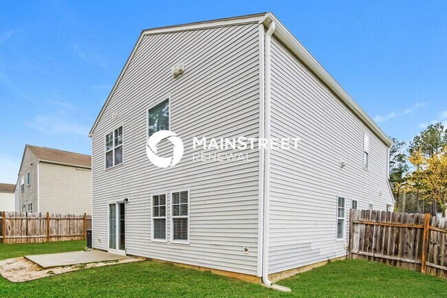 Building Photo - 4 Bedroom Pet-Friendly Home in KNIGHTDALE, NC with Main Street Renewal