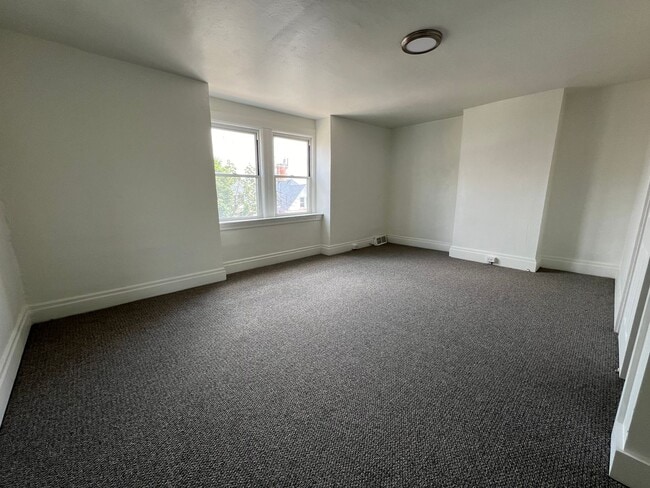 Building Photo - 821 Collins St