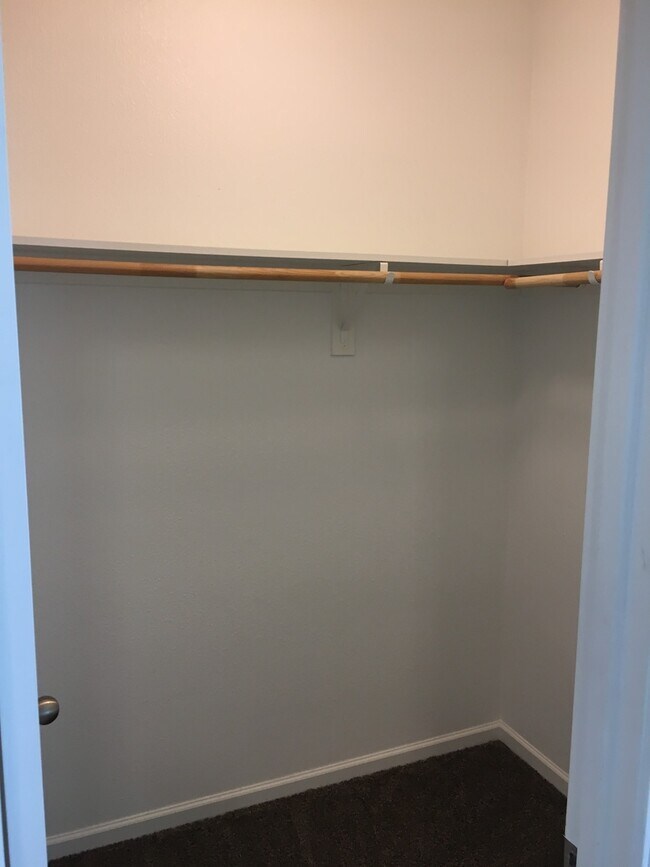 Building Photo - *Move in Special*