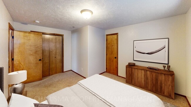 Building Photo - BEAUTIFUL 4 BD, 2 BA TOWNHOME WITH A FULLY EQUIPED KITCHEN, VAULTED CEILINGS, FIREPLACE, ATTACHED...