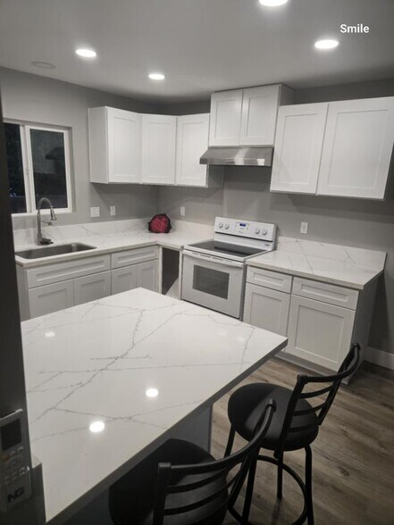 Building Photo - 1005 W Hollowell St