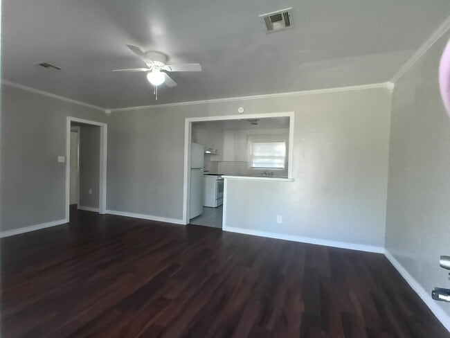 Building Photo - Comfy & Practical! FIRST MONTH FREE FOR HO...