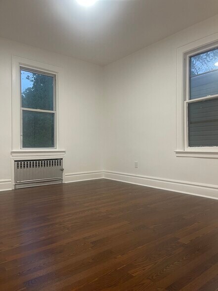 Building Photo - 54 Poe Ave