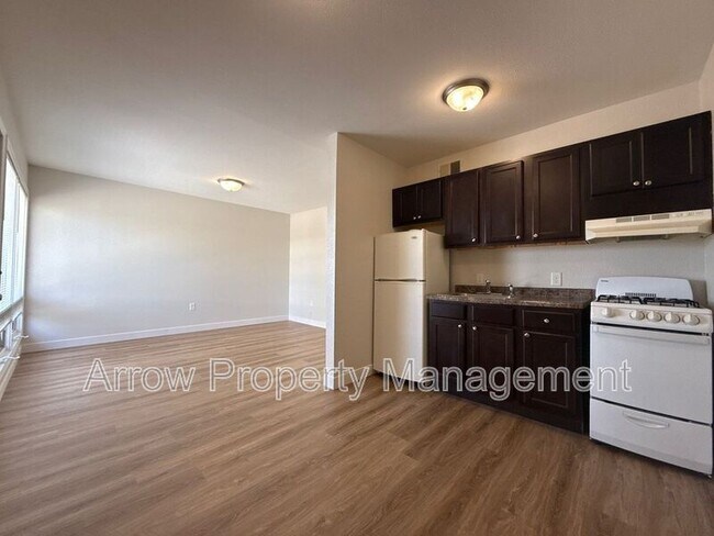 Building Photo - 1414 Oakland Rd NE