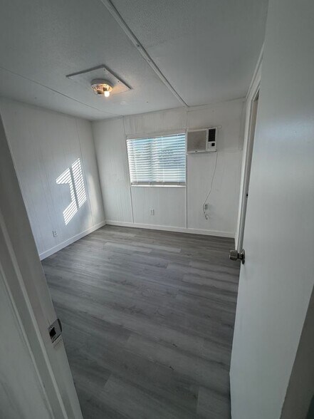 Building Photo - 403 Avenue E