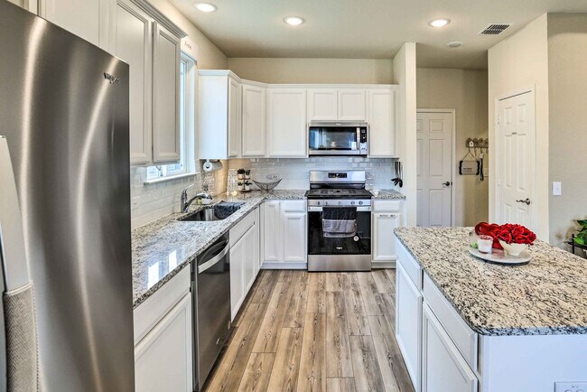 Building Photo - 1129 Bluespire Dr