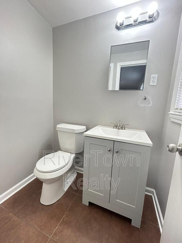 Building Photo - 1316 E Raines Rd