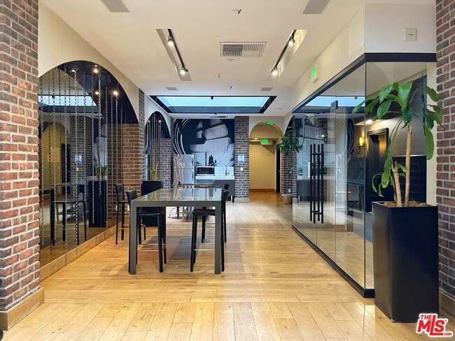 Building Photo - 460 S Spring St