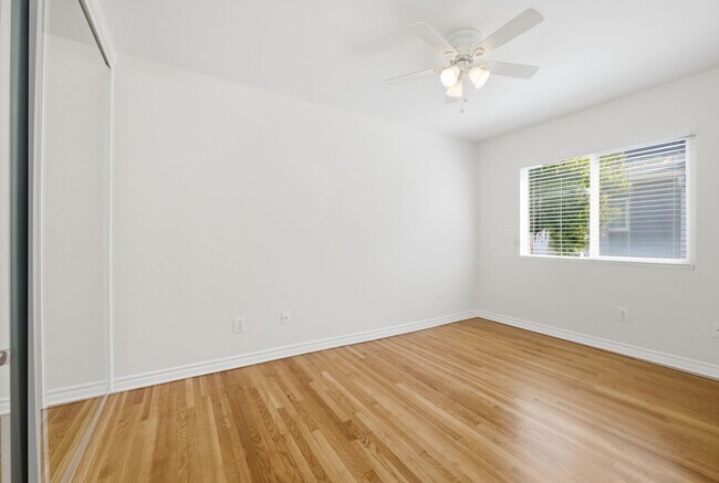 Building Photo - Spacious private backyard!