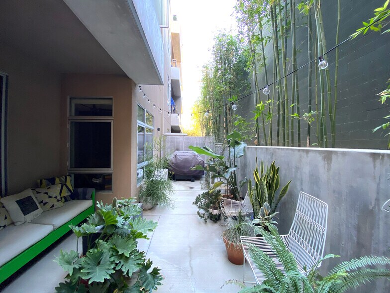 Private patio - 6001 Carlton Way