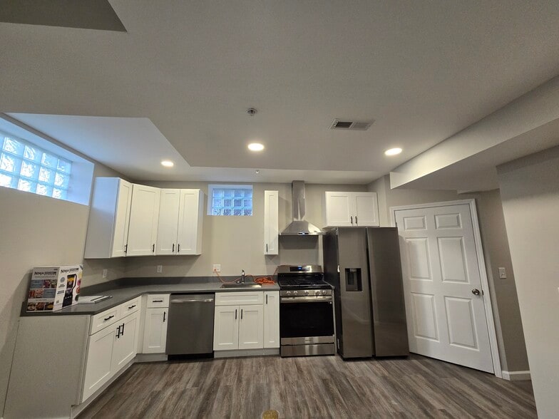 kitchen - 328 Thompson St