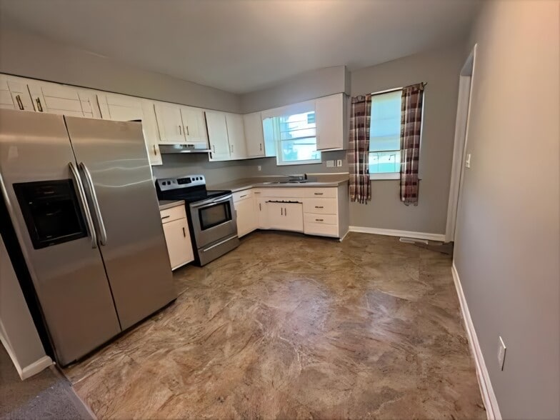 Kitchen - 1037 Windsor Rd