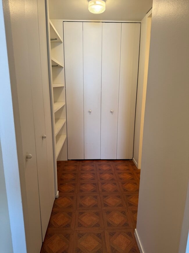 Building Photo - 1030 N State St