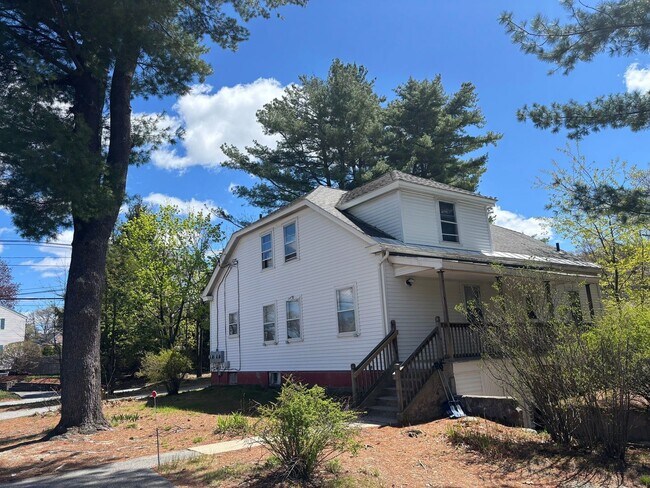 Building Photo - 576 Abbott Ave