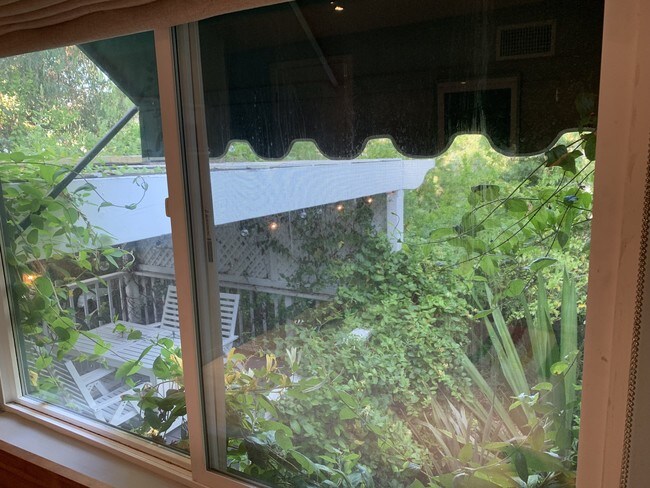 Building Photo - 2026 Holly Hill Ter