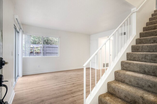 Building Photo - VIA261