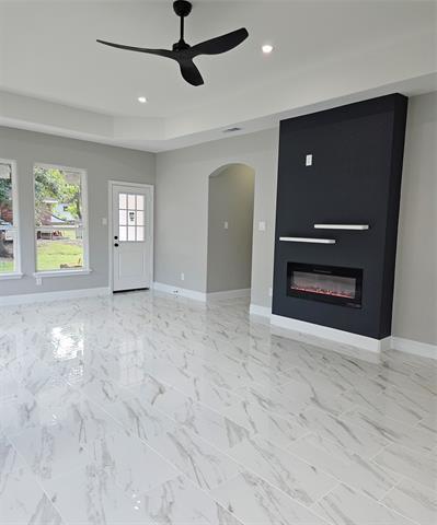 Building Photo - 202 E 1st N St