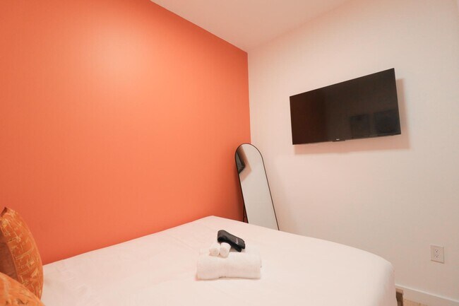 Building Photo - 1806 A St NE