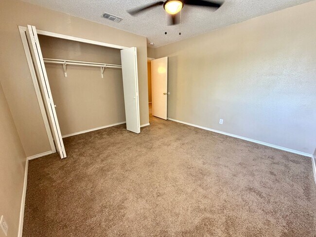Building Photo - 3633 Candlebrook Ln