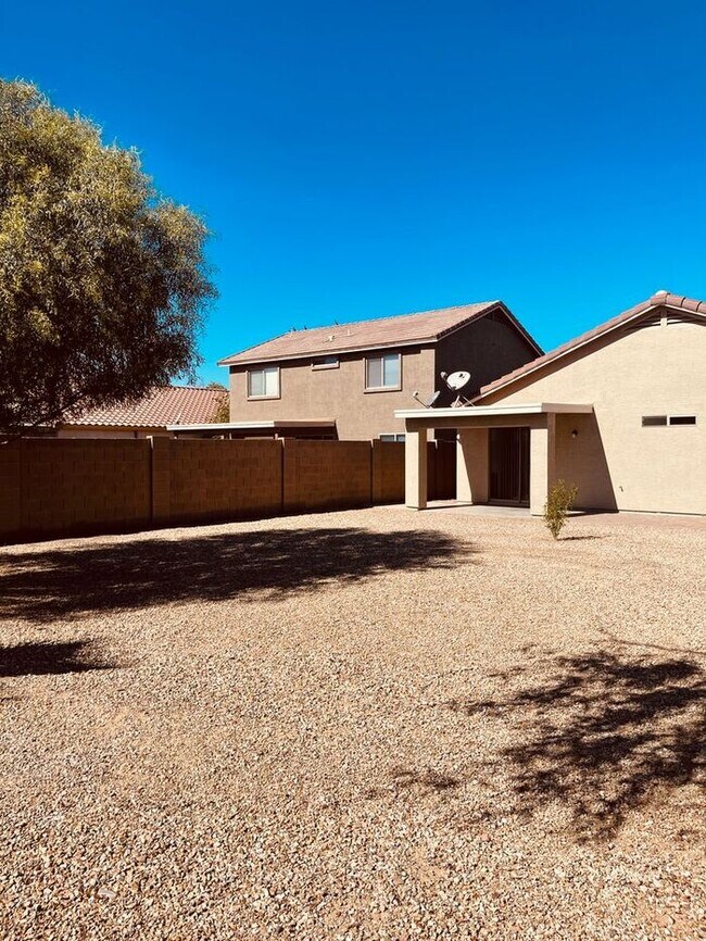 Building Photo - READY TO VIEW NOW! Beautiful 3 Bed 2 Bath Home in Buckeye