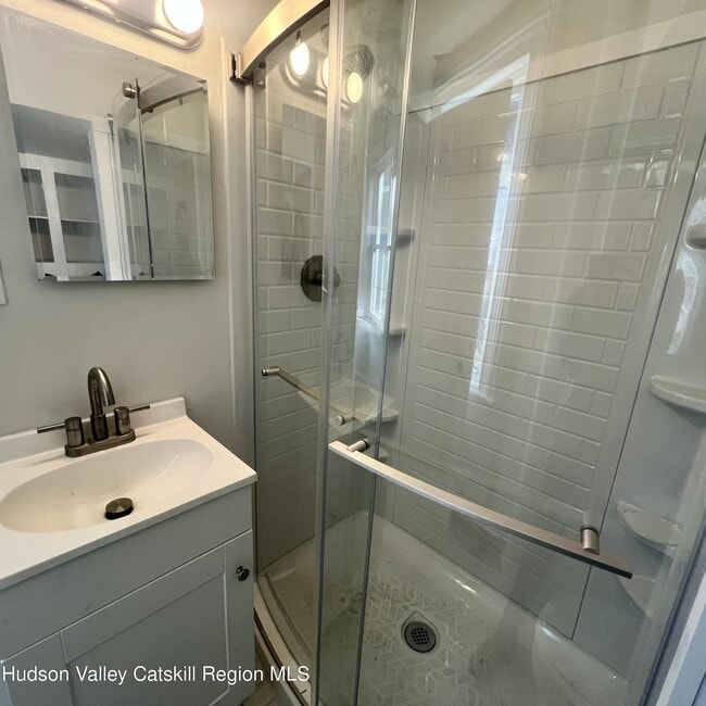 Building Photo - 140 Albany Ave