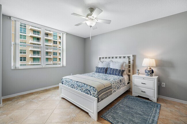 Building Photo - 700 E Boynton Beach Blvd