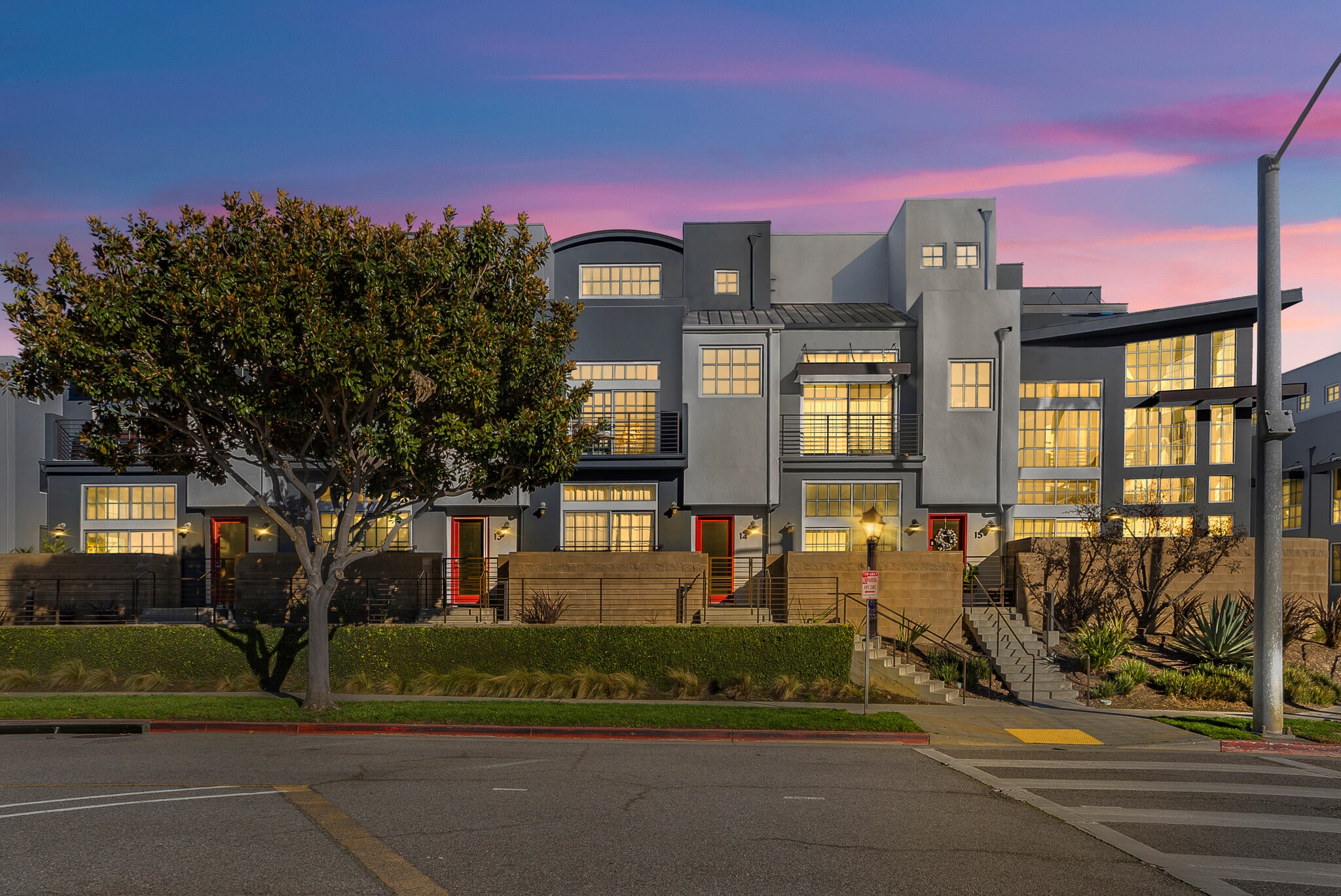 Building Photo - 5350 Playa Vista Dr