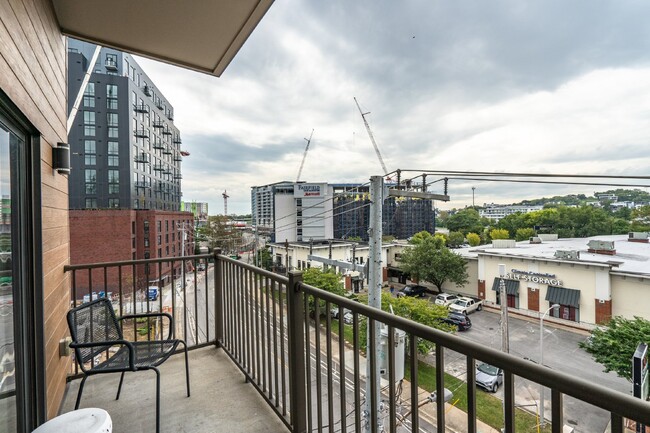 Building Photo - Furnished in The Gulch! Free December Rent!