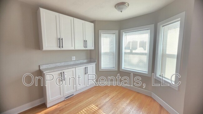 Building Photo - 14526 Russell Ave